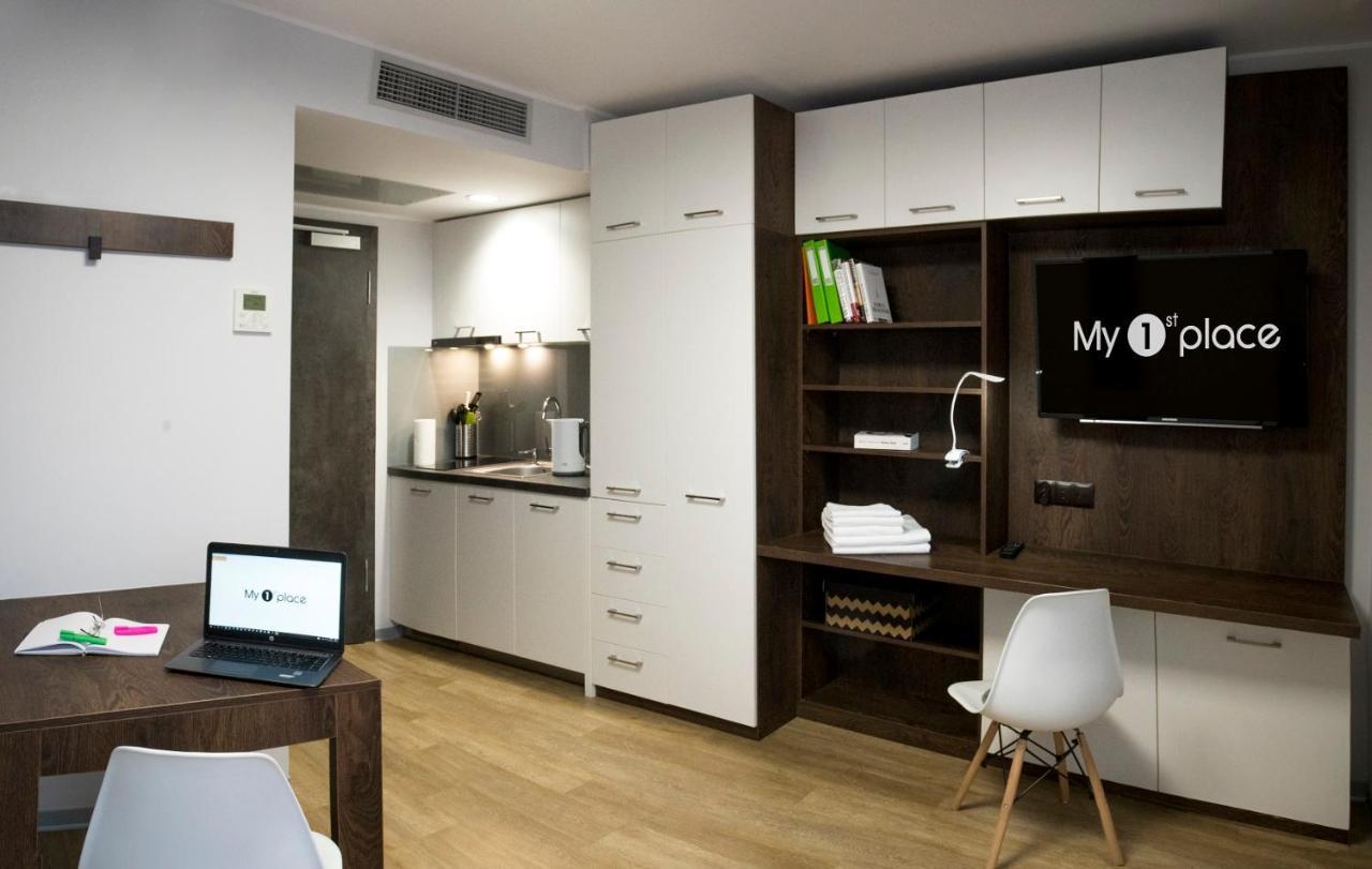 My 1St Place Poznan Aparthotel Exterior photo